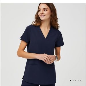 Figs Scrub Set. Casma Three Pocket Top & Kade Bottoms.